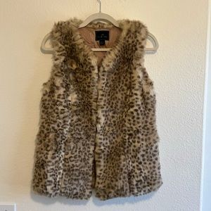 Faux Fur Fuzzy Cheetah Vest - Timing Brand - size Small